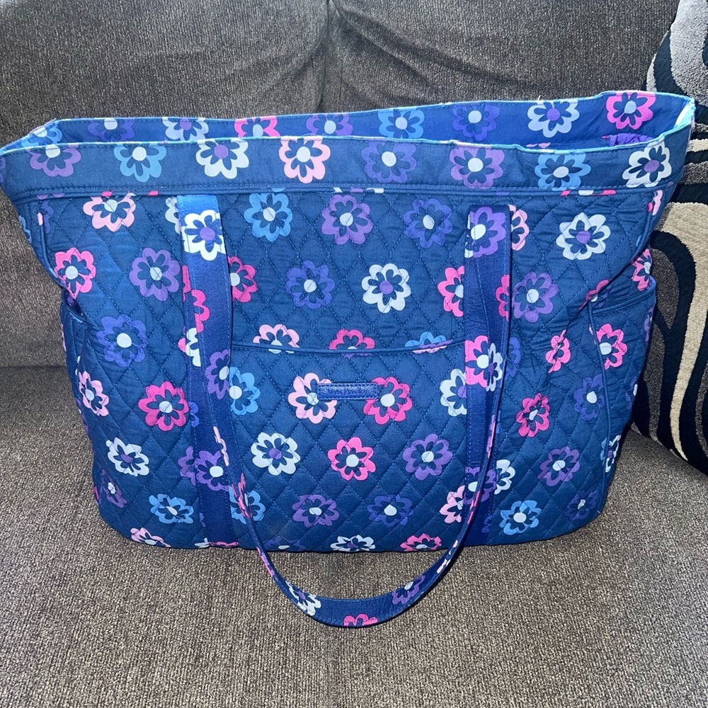 VERA BRADLEY LARGE TOTE! GREAT CONDITION